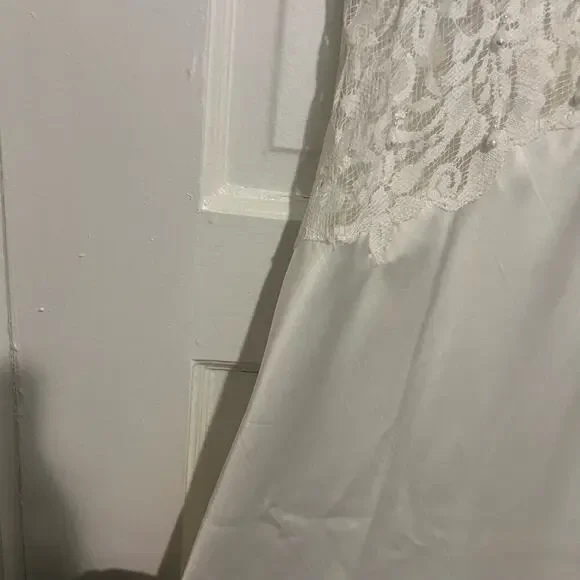 Vintage Gold label Victoria Secret ivory white night gown M - Picture 4 of 10